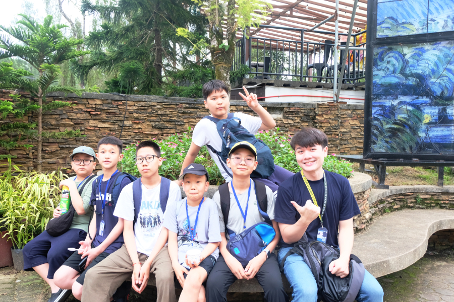 english-camp-pines-campus-02.jpg
